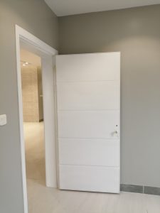 معلم دهان ابواب خشب جده - وافضل سعر دهان ابواب خشب داخلية ودهان ابواب حديد